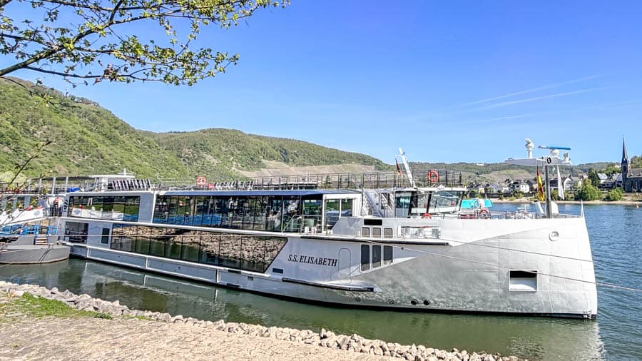 停靠於博帕德(Boppard)的寰宇河輪S.S.Elisabeth號倩影