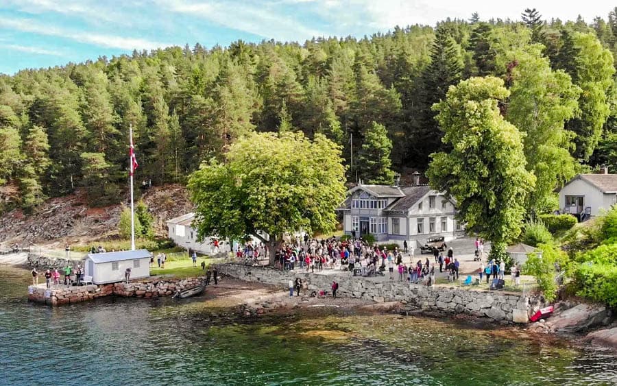 阿蒙森從故居離開執行救援任務，從此消失於北極冰原