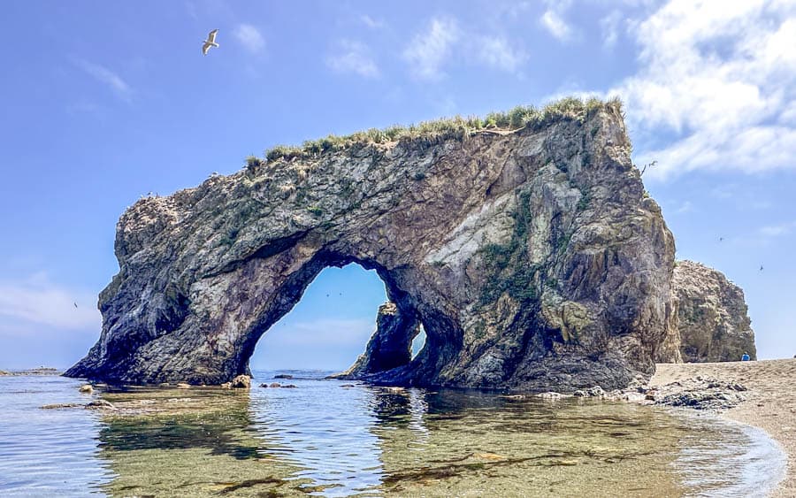 巨人海角拱門岩