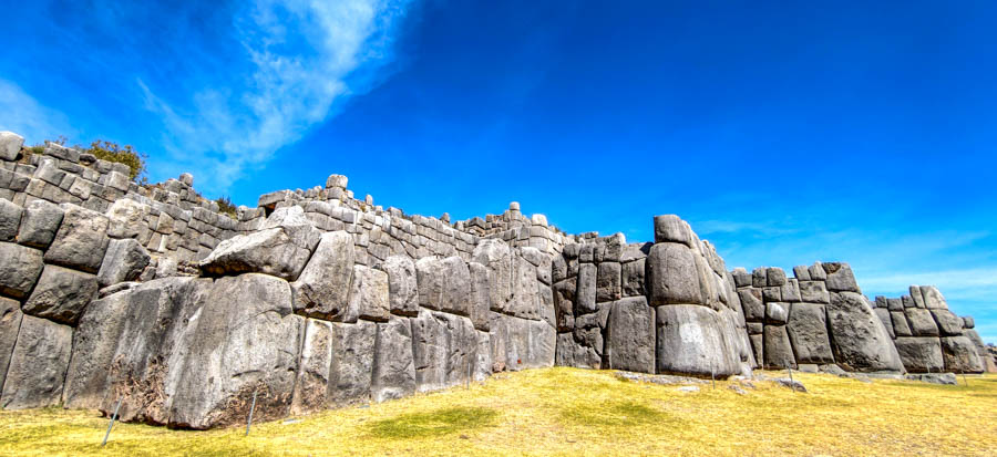 祕魯沙塞瓦曼(Sacsayhuamán)鋸齒狀巍峨巨石城牆