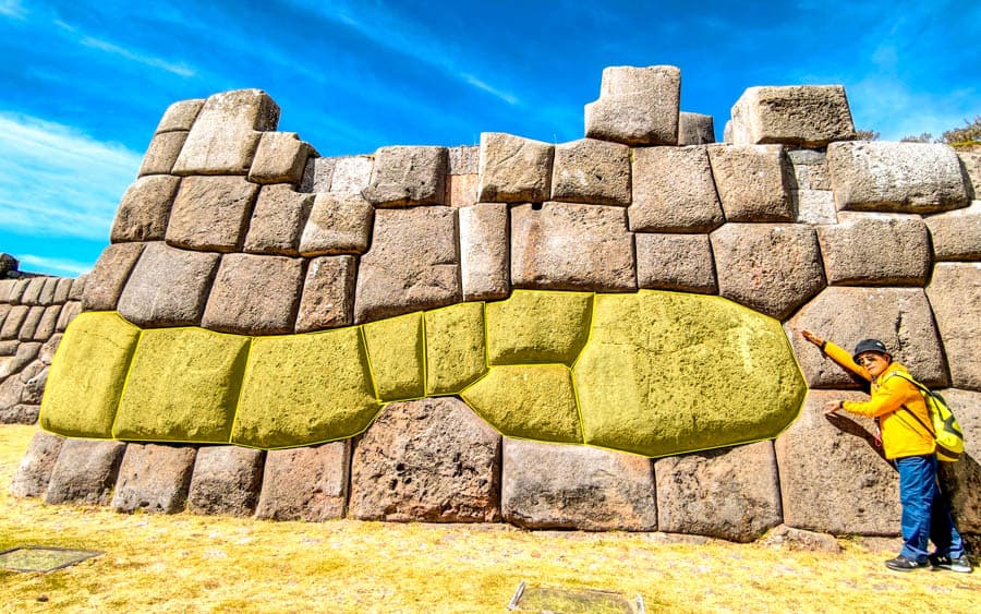 祕魯沙塞瓦曼(Sacsayhuamán)波浪狀平滑線條巨蟒