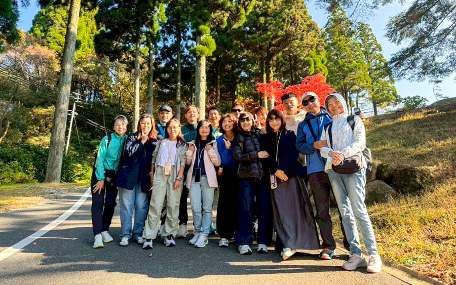 晴天旅遊2025神戶馬跑旅:漫步六甲山的靜謐步道,讓雙腳在山林景色中自在舒展。