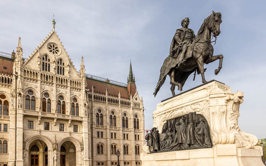 布達佩斯安德拉希伯爵雕像