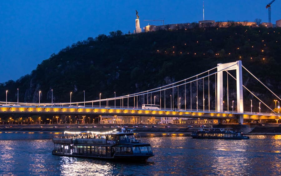 紀念茜茜公主的伊莉莎白大橋