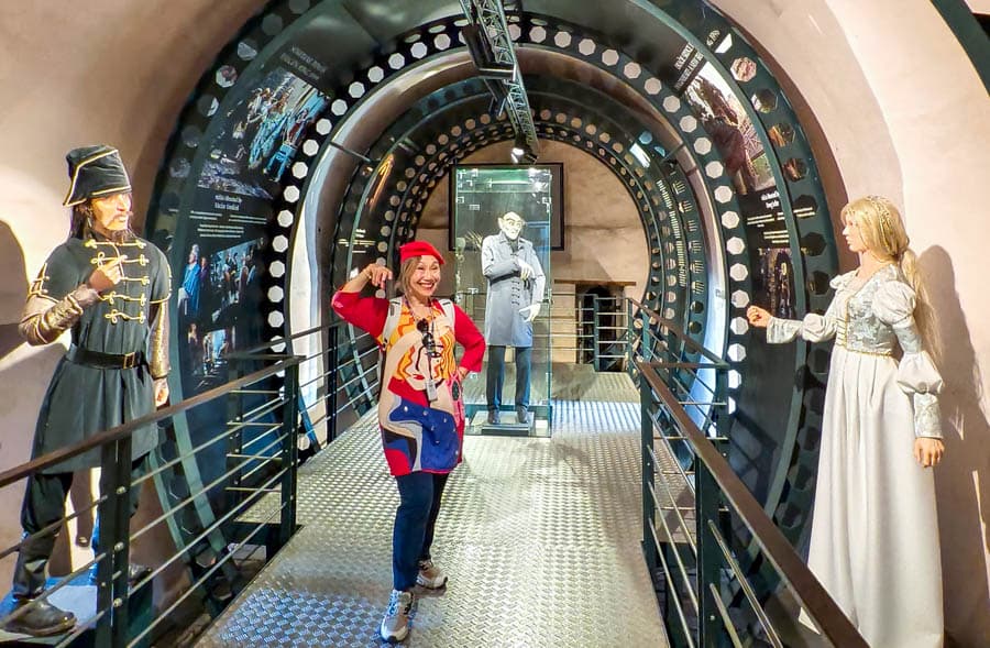 斯洛伐克奧拉瓦城堡內吸血鬼電影雕像