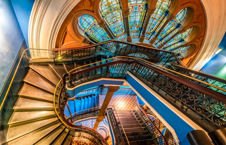 維多利亞女王大廈商場內古典裝潢