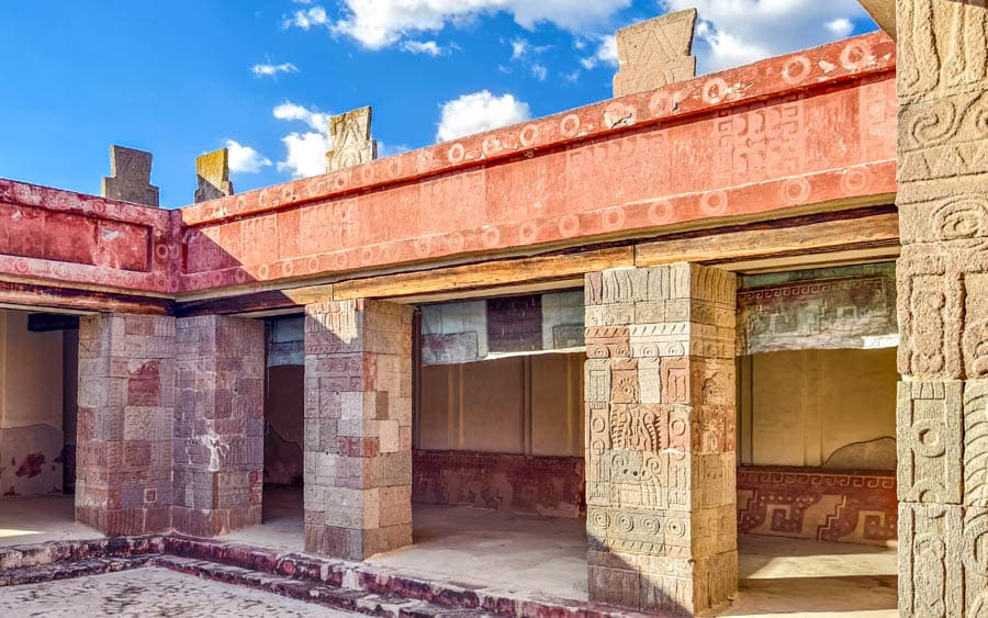 蝴蝶宮柱子庭院與精美石柱浮雕