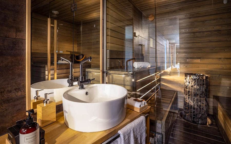 現代極光屋有完備衛浴甚至有桑拿https://arctictreehousehotel.com/