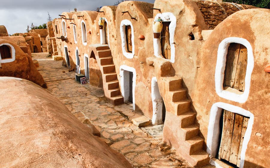 突尼西亞南部的傳統柏柏爾人穀倉建築,被稱為Ksours