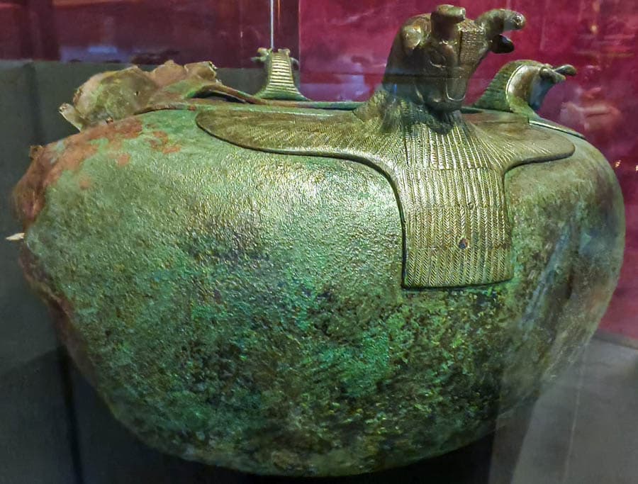 世界級四大銅釜:「烏拉爾圖牛頭祭祀聖器」