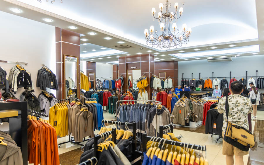 土耳其貝加蒙的皮衣服飾店