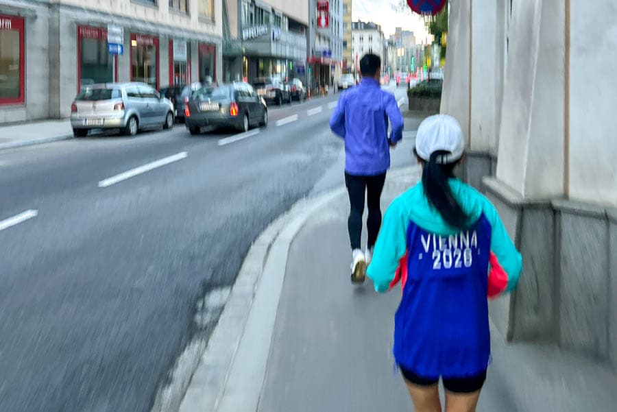 林茨的早晨,跟著魁哥輕鬆晨跑。