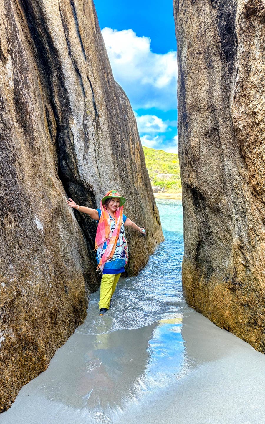 西澳南部威廉灣國家公園(William Bay National Park)宛如「一線天」的巨岩空隙