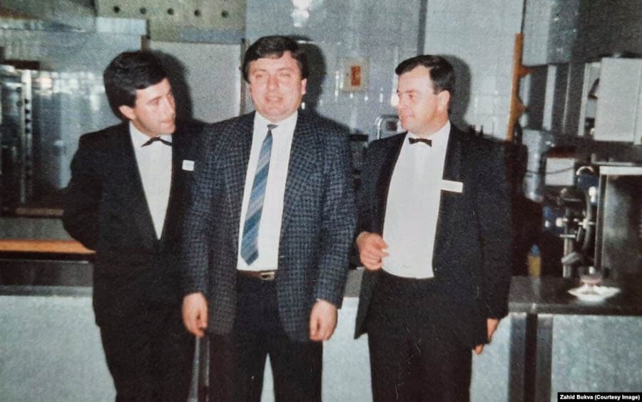 塞拉耶佛被圍城時的假日酒店員工(從左到右):Hajrudin Rovcanin、Slobodan Kakuca 和 Zahid Bukva