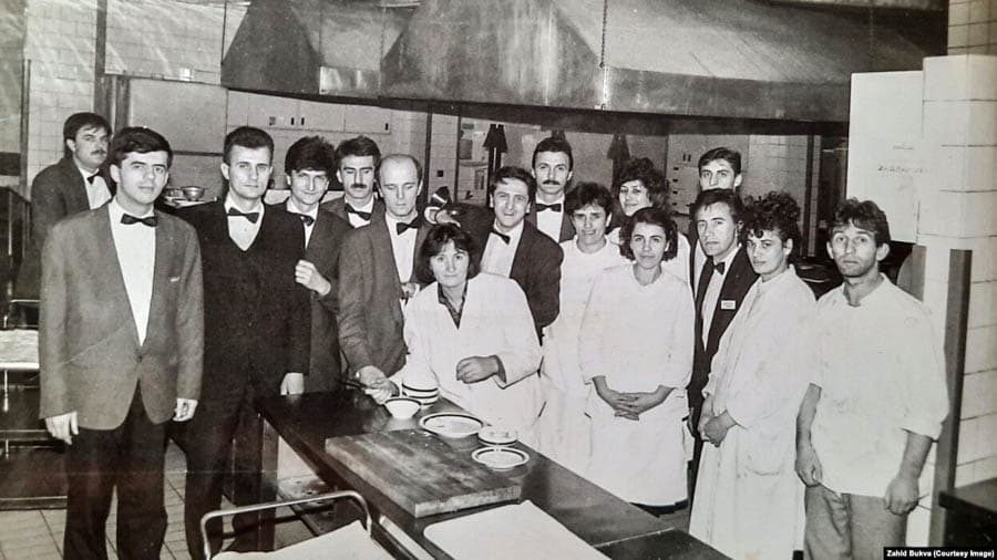 塞拉耶佛假日酒店員工被圍城時的合影