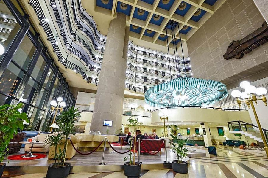 塞拉耶佛Hotel Holiday的大廳