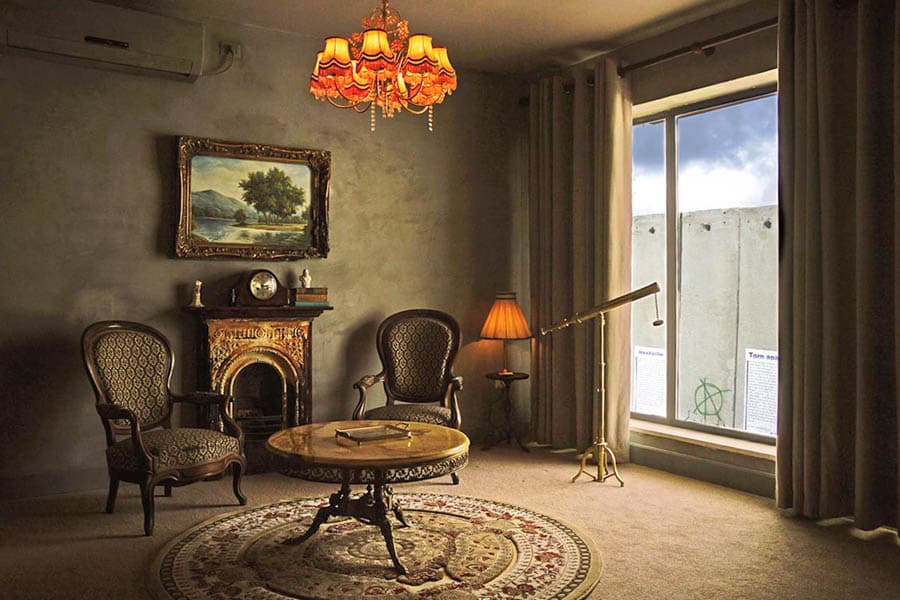 伯利恆圍牆飯店客房窗外只有隔離牆