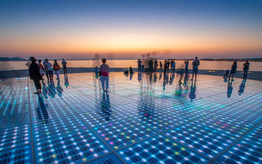 札達爾知名的落日與城市光廊